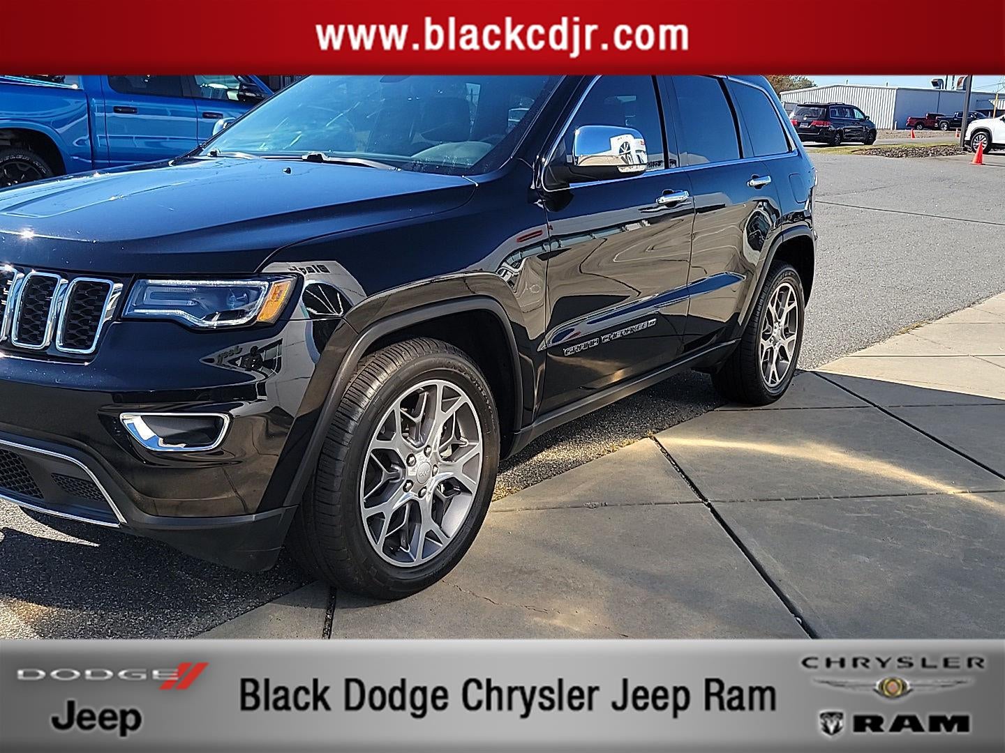 2022 Jeep Grand Cherokee Limited 4x2 in Diamond Black Crystal Pearlcoat — front three-quarter view