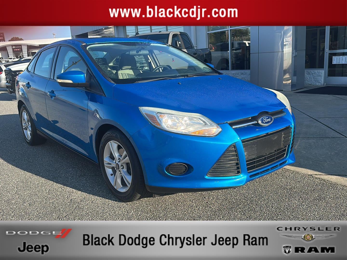 2014 Ford Focus SE in Performance Blue Metallic — front three-quarter view